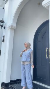 Blouse & Vest: Pilihan Fashion yang Praktis dan Modis