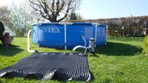 Intex 28685 Sun Mat เครื่องทำน้ำอุ่นของ Poolwarssers ด้วยพลังงานแสงอาทิตย์