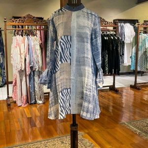 Hawa Tunik Viscos by Dian Pelangi LIMITED EDITION Blouse Baju Atasan Kemeja Blus Outfit OOTD Casual Formal Kerja Kantor Pesta Pernikahan Kondangan Lebaran Wanita Hijaber Cantik Anggun Modis Modern Simple Elegan Mewah Model Korea Terbaru Motif Kekinian