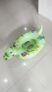 PELAMPUNG RENANG ANAK BENTUK DINOSAURUS DINO HIJAU BAHAN TEBAL DENGAN PEGANGAN