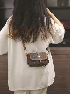 กระเป๋าสะพายข้างทรงสี่เหลี่ยมเล็กสำหรับผู้หญิง ฤดูใบไม้ร่วง/ฤดูหนาว ดีไซน์หรูหรา ดีไซน์เฉพาะตัว หลากหลาย กระเป๋าสะพายข้างแบบสะพายข้าง