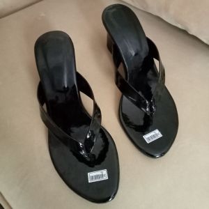 Sepatu Sandal Wanita Simpel Elegan 2023