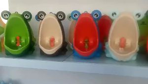 【READY STOCK】 Cute Frog Shape Boy Potty Toilet Training Urinal Pee Toilet Bathroom Training Boys Pee Trainer