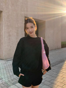 เสื้อสเวตเตอร์คอกลมสีแดงเข้มสำหรับผู้หญิง ทรงหลวม แขนยาว ลายการ์ตูน แฟชั่นฤดูใบไม้ร่วง เสื้อผ้าทำงานสไตล์เกาหลี