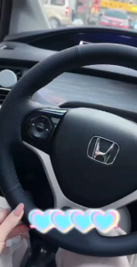 ปลอกพวงมาลัยรถยนต์เย็บหนังไมโครไฟเบอร์ที่หุ้มพวงมาลัยแบบทำมือสำหรับ Honda Civic 9 2012-2015