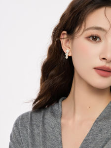 Elegant Pearl Clip-On Earrings for Women: No Piercing Required, Simple Design, Luxury Feel, Retro Court Style, Alloy Geometric Pattern