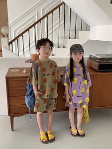 ชุดเด็กเวอร์ชั่นเกาหลีของเด็กชายและเด็กหญิงชุดลำลองแฟชั่นชุดฤดูร้อนแขนสั้น + กางเกงขาสั้นการ์ตูนยิ้มสองชิ้น