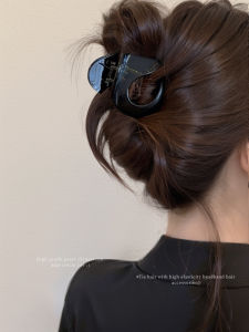 กิ๊บติดผมรูปฉลามขนาดกลางสำหรับผู้หญิง กิ๊บติดผมทรงแปลกใหม่ สไตล์เกาหลี ฤดูใบไม้ร่วง 2024 ของใหม่ กิ๊บติดผมที่ด้านหลังศีรษะ