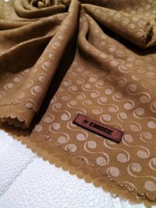 Grosiran online tanahabang-Embee Kerudung Segiempat Embos Motif Dollar dan Bunga Hijab Bella Square