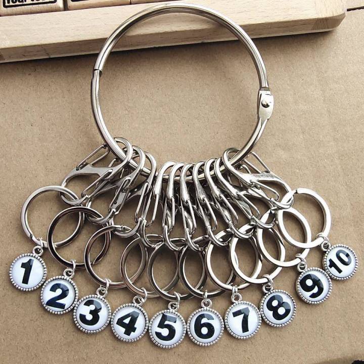 AQUAFLASK%20%7C%20Removable%20Stainless%20Steel%208-shaped%20Keychain%20Ring%20Tag%20Plate%20-%20Image%206