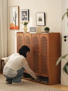 ตู้เก็บรองเท้าไม้ ชั้นวางรองเท้าหวาย มีบานตู้ วางหน้าประตู ระบายอากาศ ผลิตจากไม้ไผ่ธรรมชาติ ทนทาน ประหยัดพื้นที่ ตู้เก็บรองเท้า