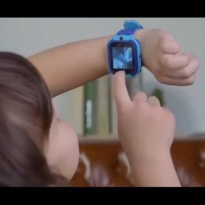 Q12 Jam Tangan Pintar Anak Kamera Tahan Air Panggilan Obrolan Mikro/Jam Tangan Pintar Anak Kamera Panggilan SOS Pemosisian GPS