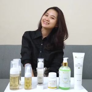 MAYIUM Spray pembersih praktis wangi segar higienis dan menjaga kebersihan kapan saja.