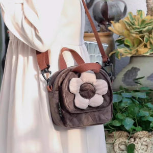 กระเป๋าสี่เหลี่ยมลายดอกไม้สีสาม ผ้าคอร์ดูรอย กระเป๋าสะพายไหล่เดี่ยวสำหรับเด็กผู้หญิง กระเป๋าสตางค์แฟชั่นฤดูใบไม้ร่วง/ฤดูหนาว