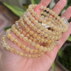 Q2044 Vòng Thạch Anh Tóc Vàng 6li cho Thổ và Kim - Phong Thuỷ TUDO P
