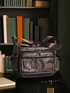 กระเป๋าสะพายข้างทรงสี่เหลี่ยมด้านเท่าสไตล์ย้อนยุคขนาดใหญ่พร้อมซิปกระเป๋าสะพายข้างหนัง PU สำหรับนักเรียน