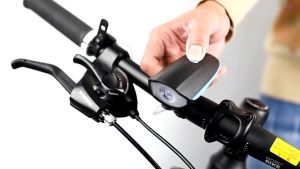 Lampu depan Klakson sepeda LED waterproof rechargeable Terang Nyaring