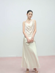 Set Đồ Lụa Cổ Đổ Lệch Vai - Áo Cổ Đổ Khoen Tròn và Chân Váy Dài Lụa Cao Cấp Kiêu Sa Sang Trọng Dự Tiệc_BS0184