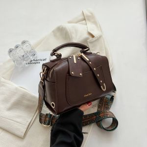 Stylish Wide Strap Crossbody Bag Womens Casual Bag Simple Fashion Korean Style PU Leather Zipper Closure Soft Surface