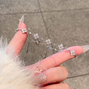 Lucky Four Leaf Clover Bracelet for Women Elegant Fashion Jewelry Gift for Best Friend Fine Craftsmanship Alloy Silver Plated