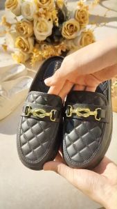 IFTMARK รองเท้าสวมสบาย สไตล์หรูหรา ลายตาราง พร้อมดีเทลโซ่สีทอง มีหลายสีให้เลือก