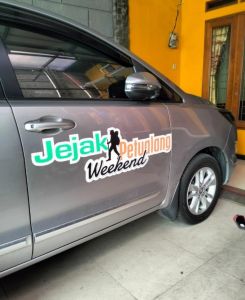 STIKER MAGNET MOBIL