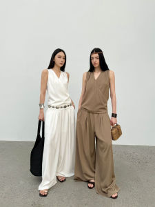 Elegant Sleeveless Linen Suit