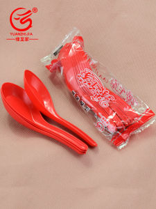 ช้อนพลาสติกใช้แล้วทิ้งสีแดงหนาสำหรับงานแต่งงาน ช้อนใส่ซุปสำหรับงานวันเกิดและงานเลี้ยงอาหารกลางวัน