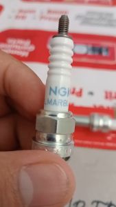 Busi Spark Plug NGK LMAR8L-9 untuk Motor Vario 160, PCX 160, Adv 160