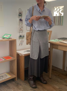 ชุดเดรสยาวคลุมเข่าผ้าถักสไตล์เกาหลีแบบสวมหัว ทรงหลวม กระโปรงสั้นผูกโบว์ ทรงเอ ทรงเอ ทรงเอ ทรงเอ