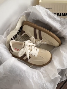 ฤดูใบไม้ผลิฤดูร้อนใหม่รองเท้าผู้หญิง รองเท้าผ้าใบหัวกลมผูกเชือก รองเท้าผ้าใบลำลองพื้นเตี้ย นุ่มสบาย จัดส่งภายใน 24 ชั่วโมง