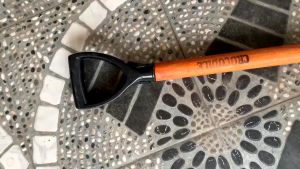 Sekop Pasir Baja Gagang Kayu: Pemilihan & Penggunaan