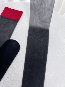 ถุงน่องสีดำพลางขา ใส่แล้วขาเรียวเล็ก ดึงดูดสายตา เซ็กซี่ 5D สำหรับผู้หญิง ถุงเท้าดำขอบแดง ถุงน่องยาวเหนือเข่า