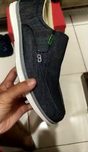 sepatu canvas casual kickers