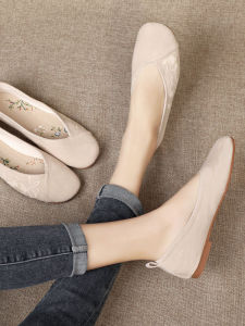Elegant Embroidered Hanfu Shoes Flat Bottom Cheongsam Tea Ceremony Zen Style Soft Bottom Floral Stitching Beijing Ladies Shoes