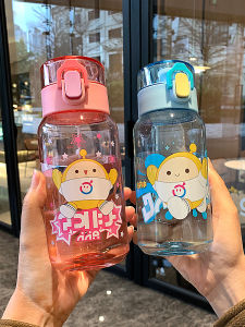 ขวดน้ำเด็ก การ์ตูน ปี ของใช้จำเป็นสำหรับโรงเรียน งานปาร์ตี้ เหมาะสำหรับเด็กชายและเด็กหญิง ดีไซน์สวยงาม ทนทานต่อการตกหล่น ใช้สำหรับเล่นกีฬาและเดินทาง มีหูหิ้ว