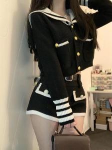 Bộ Áo Len Cardigan Ngắn Cổ Thuyền Màu Xanh Nước Biển Và Quần Ngắn Cạp Cao Cho Nữ Bộ Thời Trang Thu Đông Mới Của Trường Đại Học