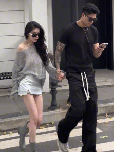 สีเทาเข้ม ปาดใหล่ แขนยาว เสื้อสเวตเตอร์ถัก ผู้หญิง หลวม สไตล์ Early ฤดูใบไม้ร่วง ลำลอง Slouchy Feelฤดูใบไม้ผลิ 2024 สินค้ามาใหม่