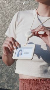 [BONE] ที่ห้อยบัตรพนักงาน คล้องคอ สายโยโย่ ซิลิโคน - ที่ใส่ป้าย ID มีช่องเสียบการ์ดด้านหลัง