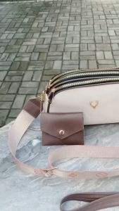 Tas Wanita Alexa 3 Ruangan Selempang Hitam: Tas Wanita Desain Modern & Praktis