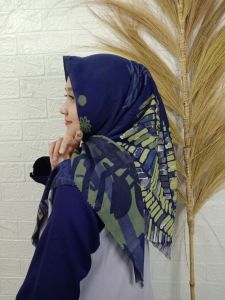 Kerudung Segi Empat motif Aisyha Navy