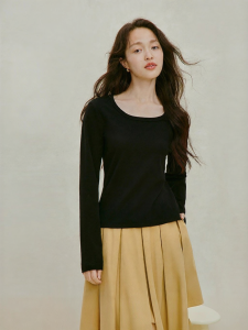 INMAN | Sleek Fitted U-Neck Long-Sleeve T-Shirt