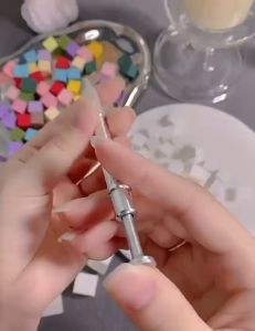 ปากกาฟองน้ํา ใช้สำหรับคีบฟองน้ำไล่สีทรงสี่เหลี่ยม ขนาด 1 ซม.