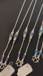 PRE-ORDER สร้อยเงินแท้สุโขทัย ลายเปีย คั่นเม็ดปะคำเล่นลายดอกพิกุล-ลงยาสีน้ำเงิน หนัก 1 บาทตัน(เนื้อเงินแท้)