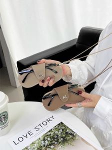 กระเป๋าใส่แว่นตาแบบสะพายคอแบบแขวนคอ หนังนิ่มแท้ ทนทานต่อแรงดัน กระเป๋าใส่แว่นกันแดดแบบพกพา สำหรับผู้ชายและผู้หญิง แว่นสายตา