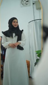 เดรส คอระบายทูโทน มีเชือกผูกโบว์ ปลายแขนยางยืด เนื้อผ้าด็อบบี้ทรงชุดสวย ใส่ออกงาน ใส่เที่ยวถ่ายรูปคาเฟ่ มีหลายสี ทันสมัย IM60วาริสมูลลิมาด้วย ให้คุณลองใช้งานเพิ่มความมั่นใจ!