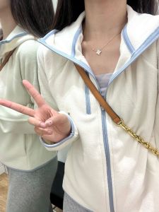 เสื้อคาร์ดิแกนมีฮู้ดแบบมีซิปสำหรับผู้หญิง Unli Kely ฤดูใบไม้ผลิ 2024 เสื้อคลุมกันหนาวแบบมีฮู้ดแบบมีซิปแบบสวมหัวแขนยาว