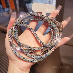 สร้อยคอโทรศัพท์มือถือสุดหรูพร้อมเครื่องประดับเพชร กระเป๋าสะพายข้างแบบสามทางสำหรับผู้หญิง เครื่องประดับโทรศัพท์มือถือแบบลำลอง