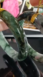 กำไลข้อมือ กำไลหยก เบอร์ 57-62 (สินค้าตรงภาพทุกชิ้น) กำไลหยกพม่าแท้ คัดเกรดสวยเนื้อวาวเงาทุกรายการ กำไลหยกมีใบรับประกัน จาก ห้างขายไข่มุกและเพชรพลอย JADE BANGLE With Certificate กำไลหยกนำโชค