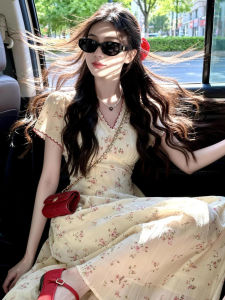 Karrar betsey | French Style Gentle Flower V-Neck Dress